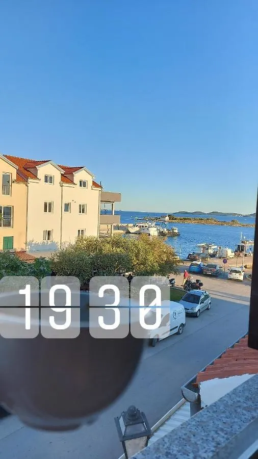 Kuca U Centru Διαμέρισμα Pakoštane
